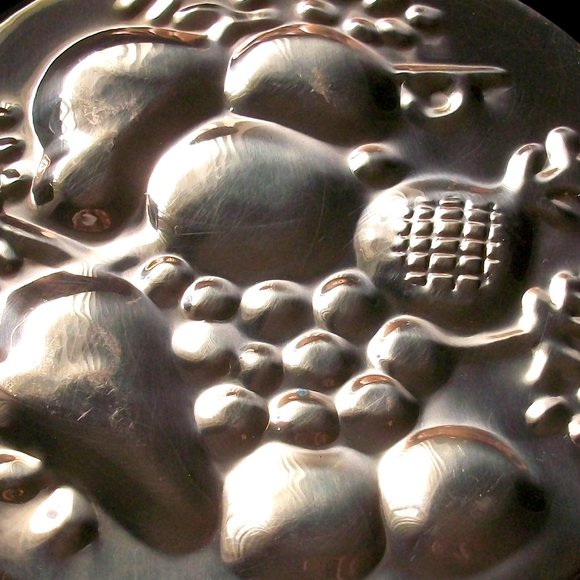 Vintage Round Copper Fluted Fruit Cluster Mold Korea 8" - Picture 8 of 8